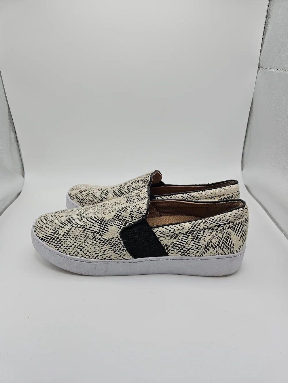Vionic Demetra slip on sneakers cream and black snake print size 10